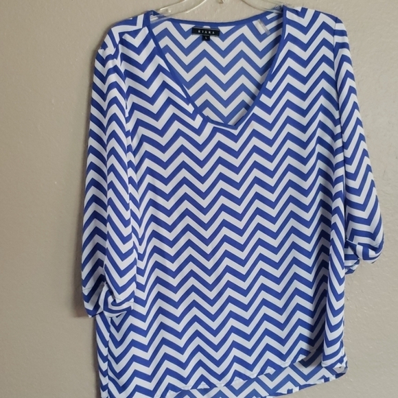 Kiara Blue and White Chevron Top size Large - Picture 1 of 5